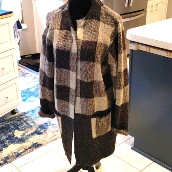 NWOT Yaira oversized grey/black/cream block cardigan w front clasp. XL - Picture 1 of 14